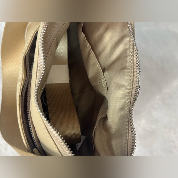 Lululemon shoulder crossbody bag - Picture 3 of 5